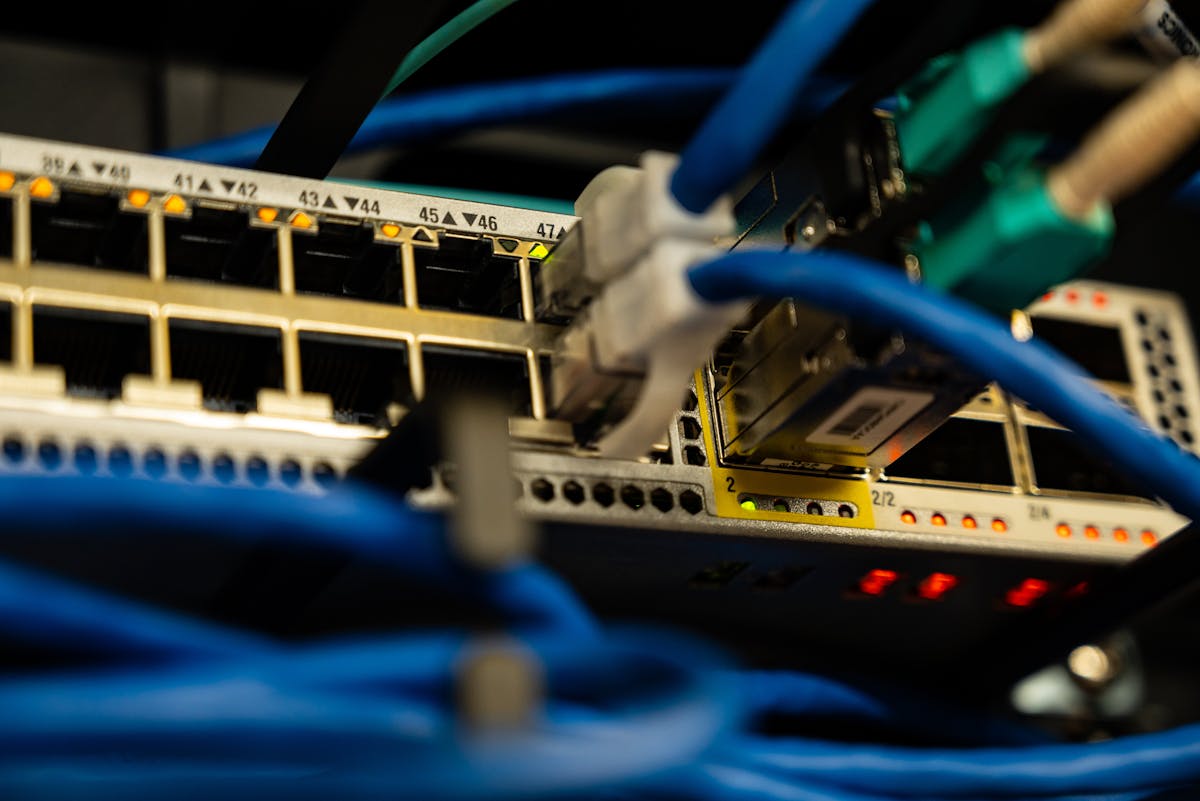 Welche Auswirkungen hat ein fehlerhaftes Software-Update auf die Netzwerksicherheit