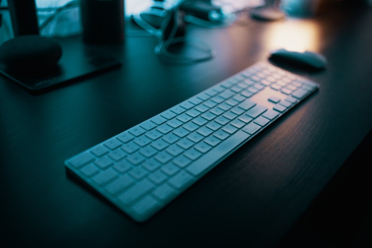 Welche Ursachen führen zu langsamen Internetverbindungen trotz hoher Bandbreite