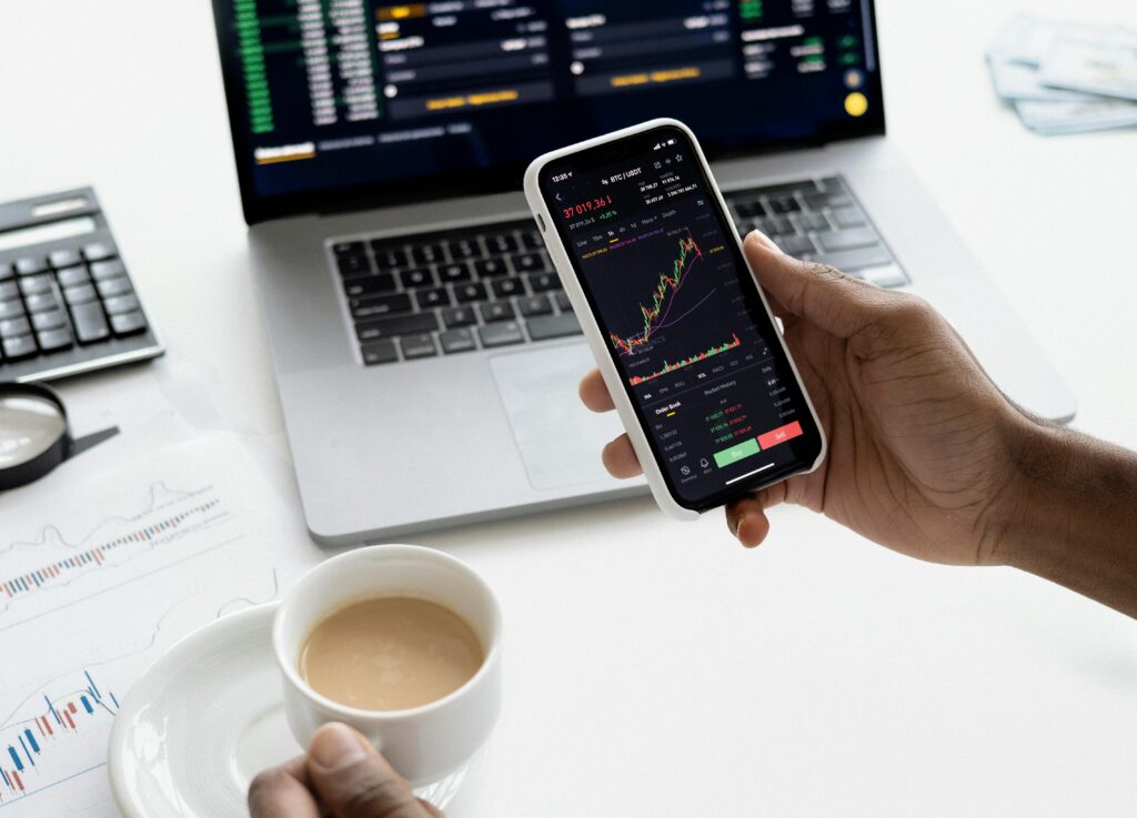 Was sind die Vor- und Nachteile von Robo-Advisors bei der Geldanlage?