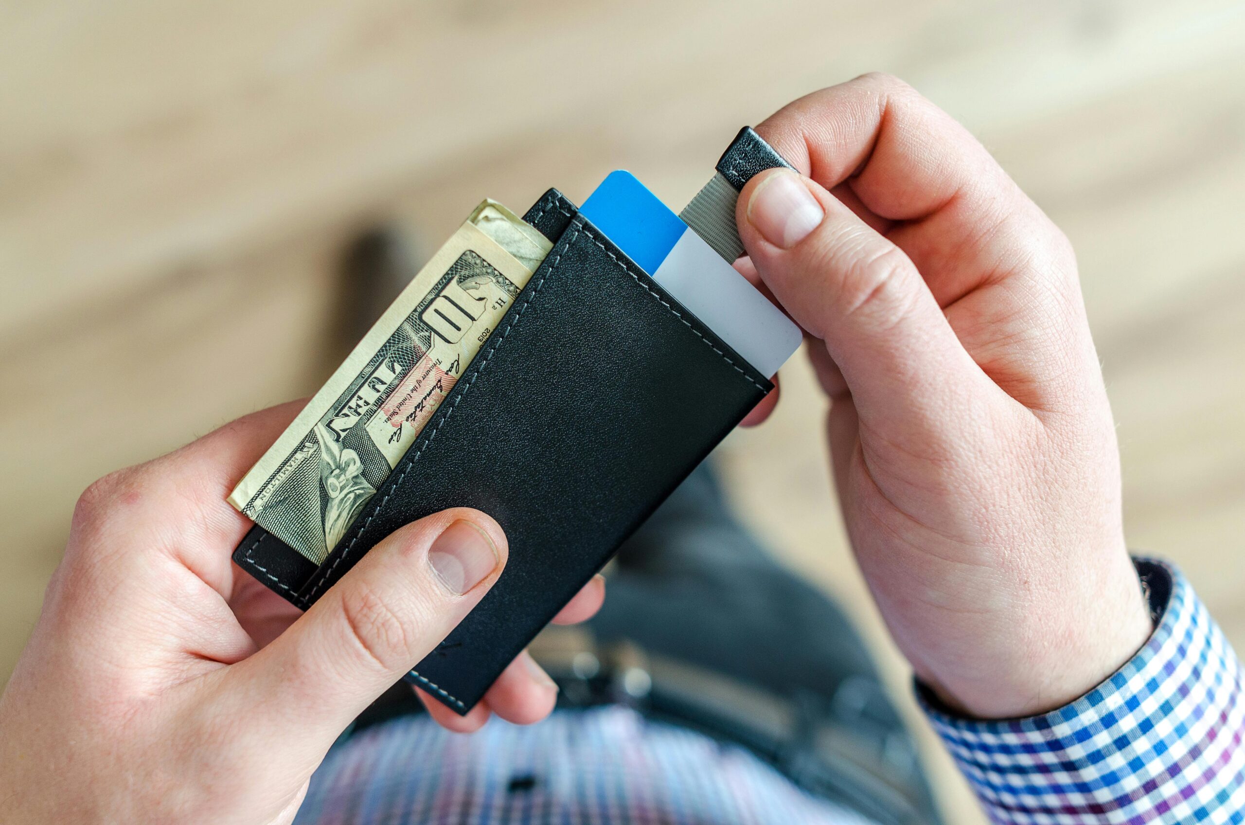 Warum ist es ratsam, regelmäßig den persönlichen Finanzplan zu überprüfen?