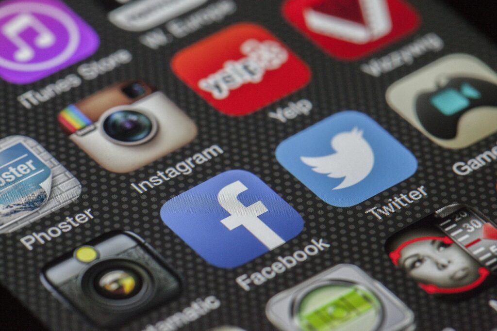 Wie kann ich meine Privatsphäre auf Social-Media-Plattformen schützen?